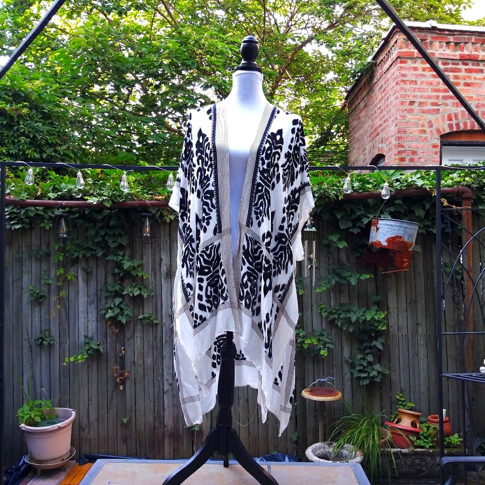 Cejon Black/White Tribal Print Cover-up